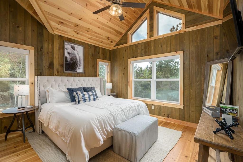 The Llaguna Lodge - New Cabin, Sleeps 10, Fire Pit, Hot Tub, In Blue Ridge , Ga Exterior photo