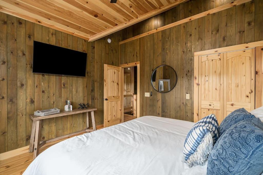 The Llaguna Lodge - New Cabin, Sleeps 10, Fire Pit, Hot Tub, In Blue Ridge , Ga Exterior photo